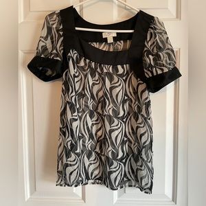 LOFT Black and White Swirl Blouse. Size 6.